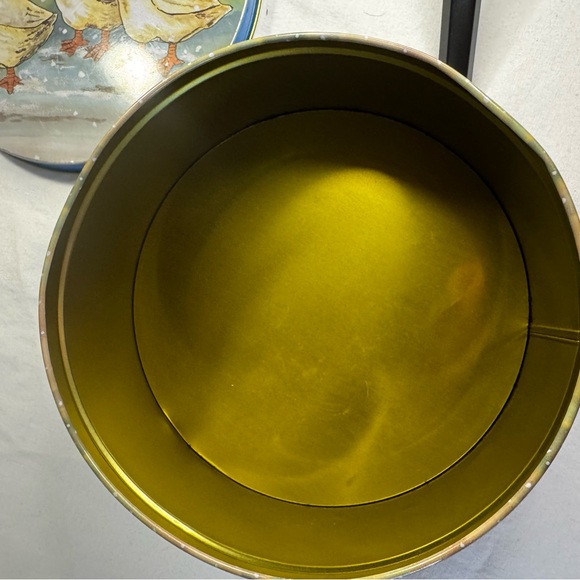 Iconic Vintage 1980s Winter Geese Collectable Round Tin | Cottagecore Farmhouse - Picture 6 of 12